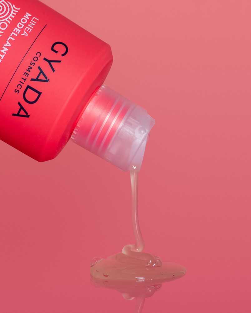 Modeling Shampoo for Curly hair