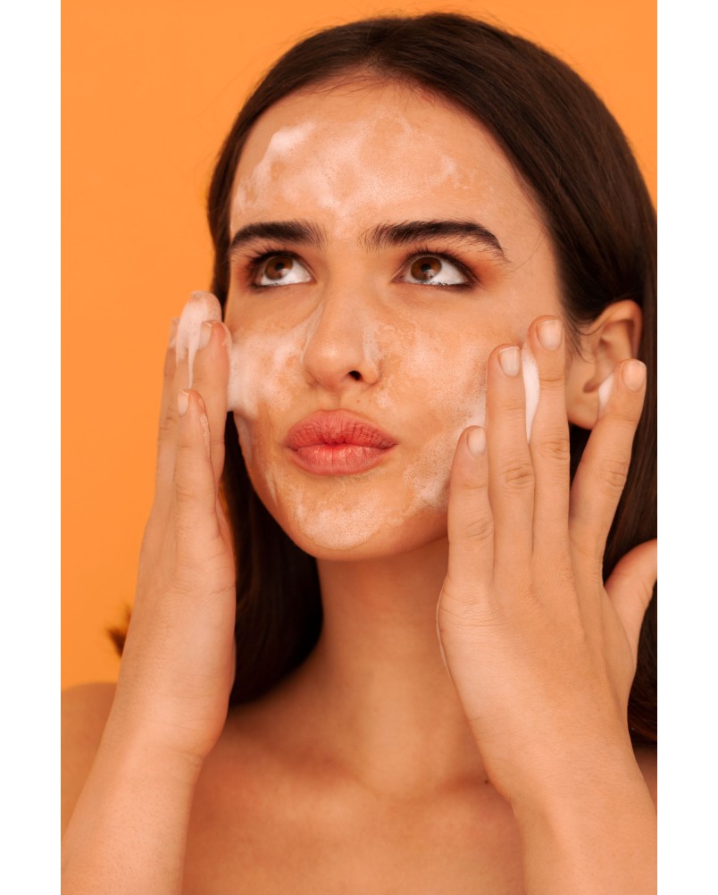 MOUSSE DETERGENTE ILLUMINANTE